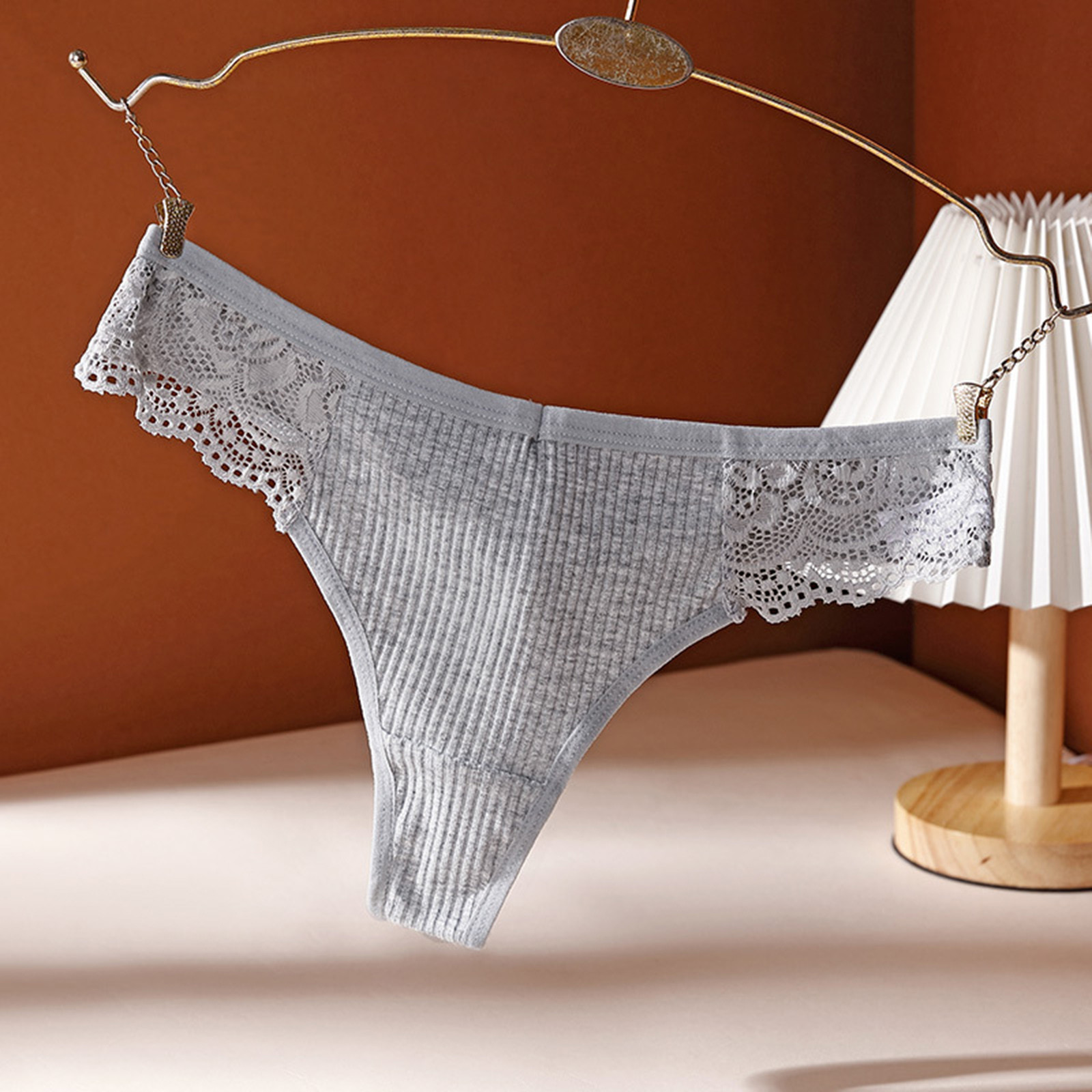 thumbnail image 2 of Tangas deportivas sexys para mujer: ropa interior sin costuras y transpirable para un estilo de vida activo, 2 of 4